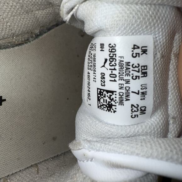 Size 7. - Women’s Puma Shoes- 395631-01 Soft Foam - Picture 9 of 12